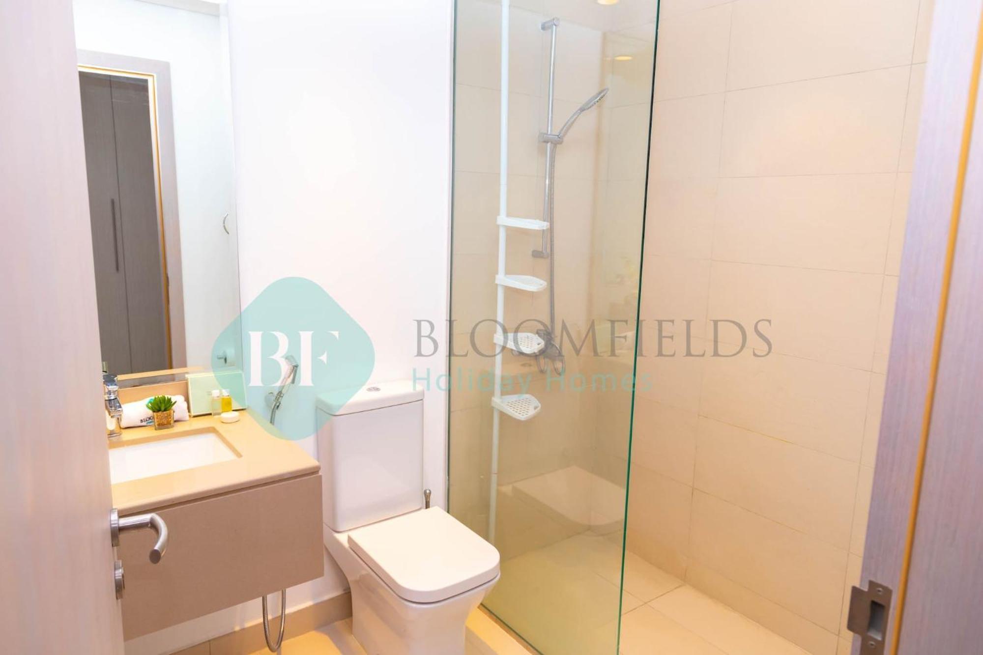 Bloomfields Stu Partial Canal View In Waters Edge Abu Dhabi Bagian luar foto