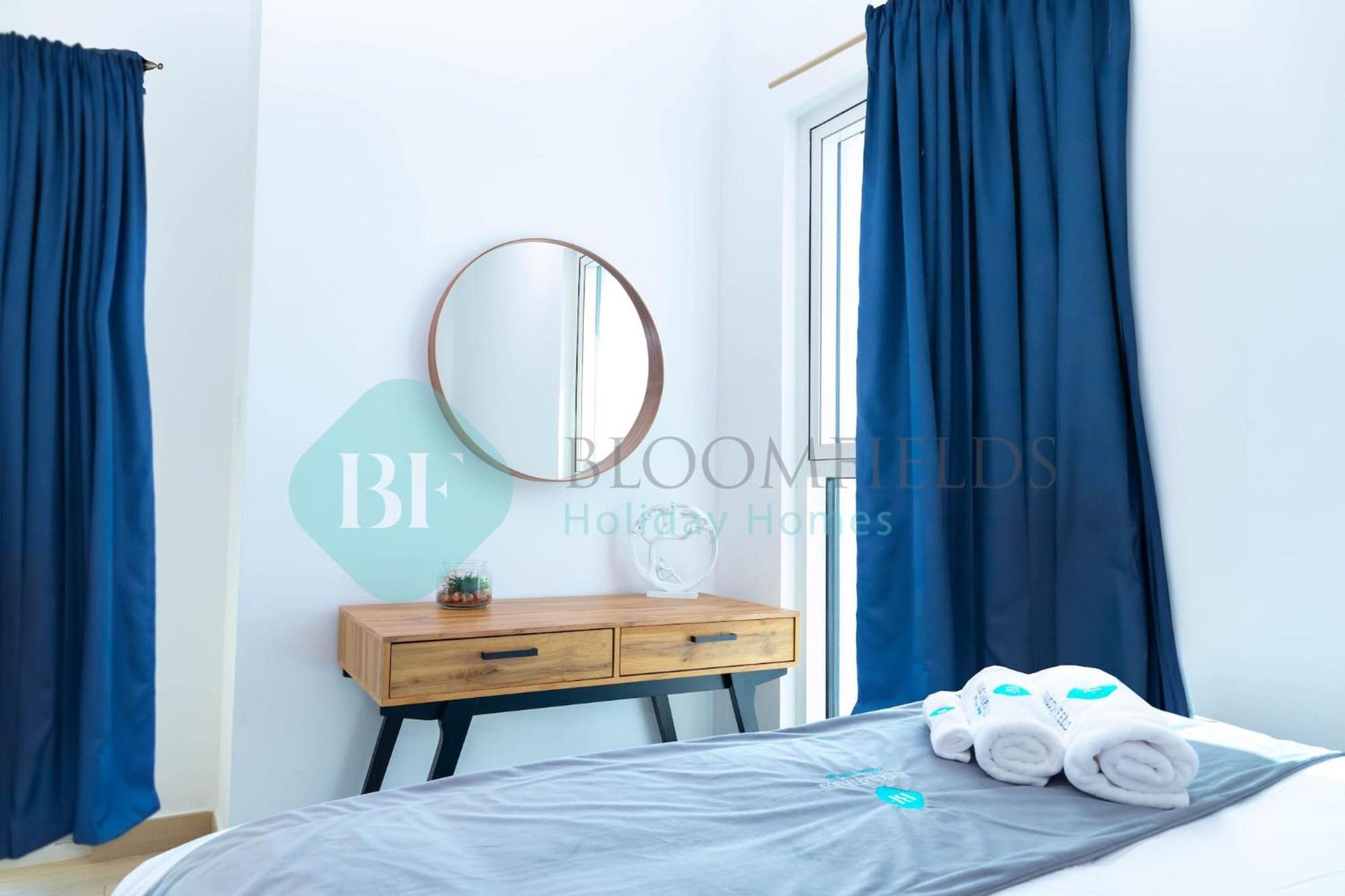 Bloomfields Stu Partial Canal View In Waters Edge Abu Dhabi Bagian luar foto